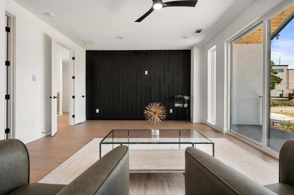 1506 Doyle, Dallas, TX 75203 2nd Master, Media, Gameroom, flex. Has closet and bathroom ensuite