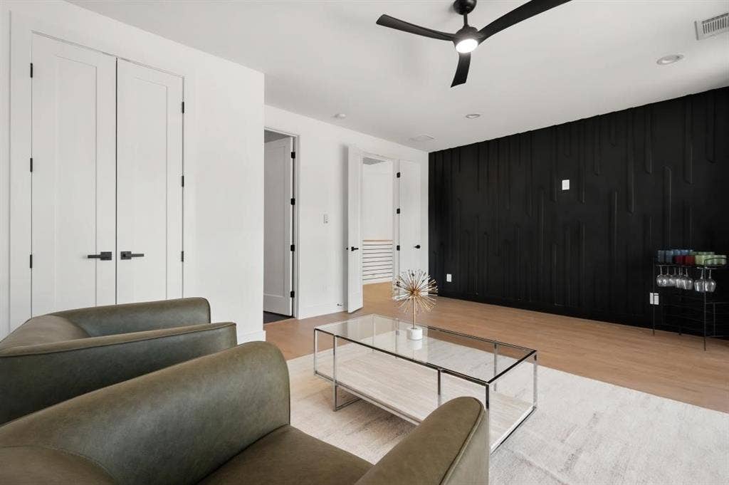 1506 Doyle, Dallas, TX 75203 2nd Master, Media, Gameroom, flex. Has closet and bathroom ensuite