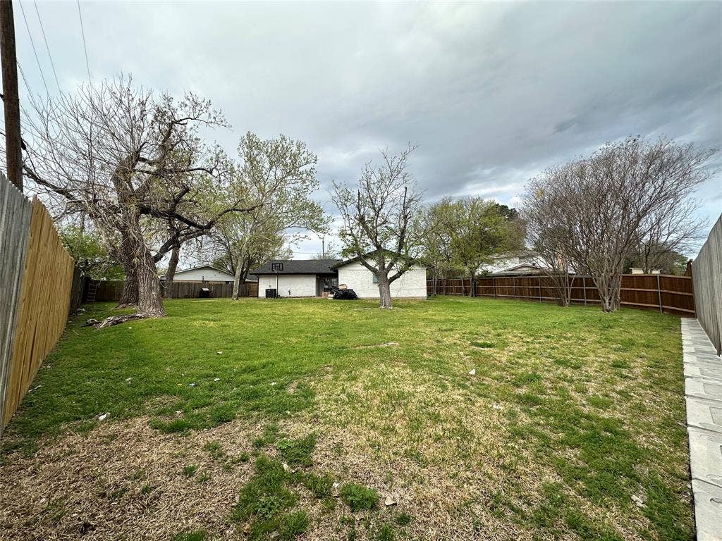 1412 Weathered Street, Irving, TX 75062 1412 Weathered Street, Irving, TX 75062