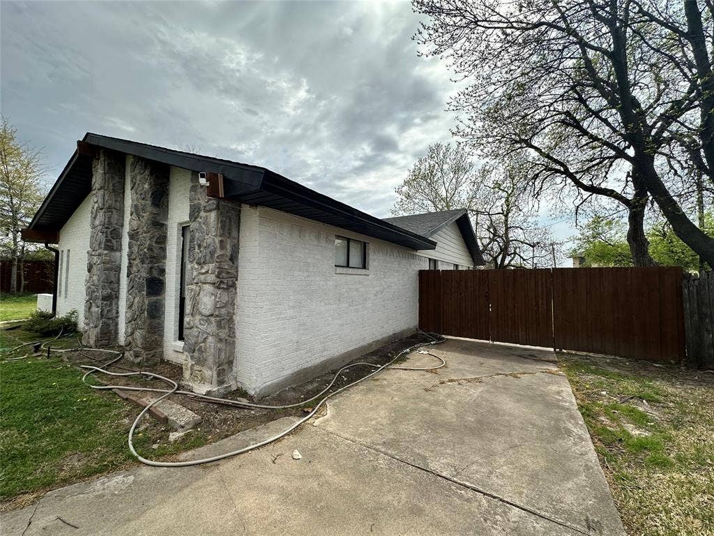 1412 Weathered Street, Irving, TX 75062 1412 Weathered Street, Irving, TX 75062