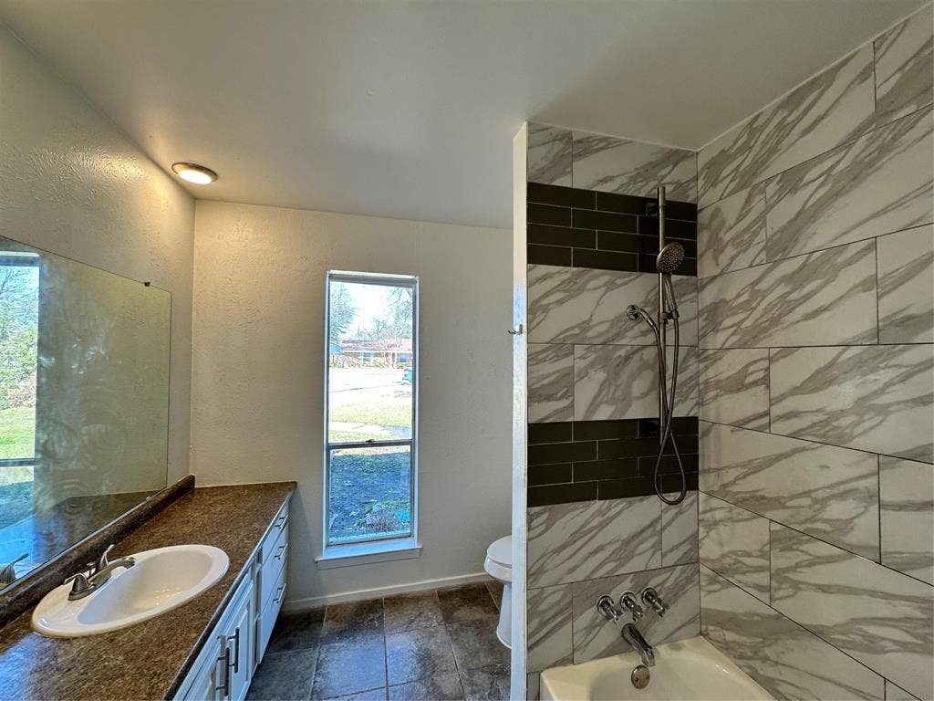 1412 Weathered Street, Irving, TX 75062 1412 Weathered Street, Irving, TX 75062
