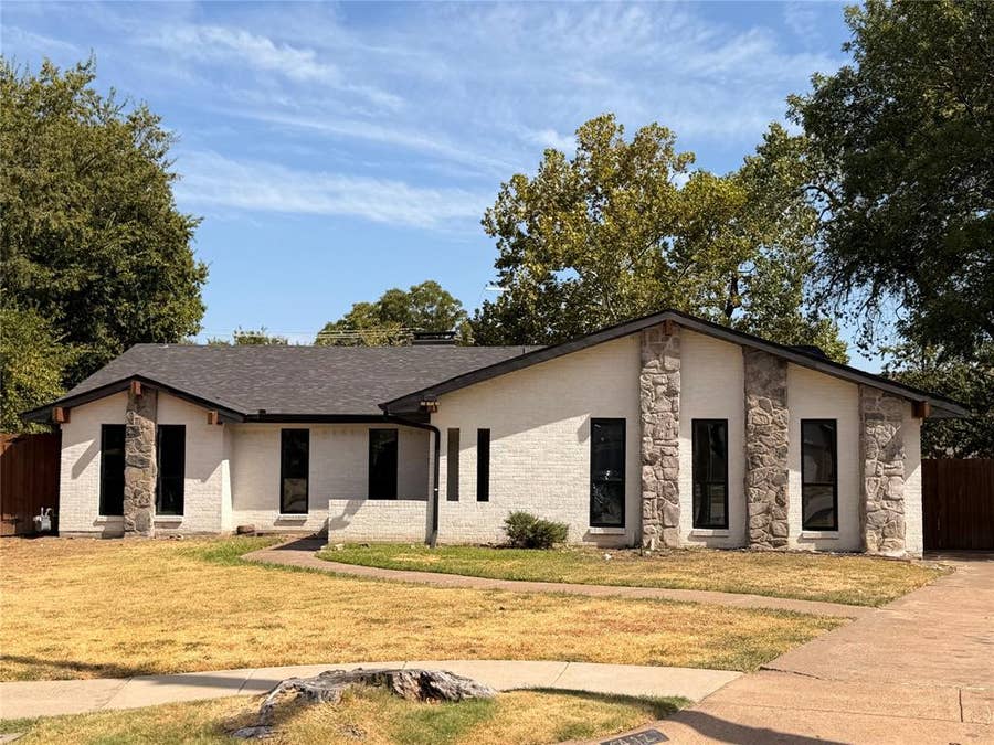 Property photo for 1412 Weathered Street, Irving, TX