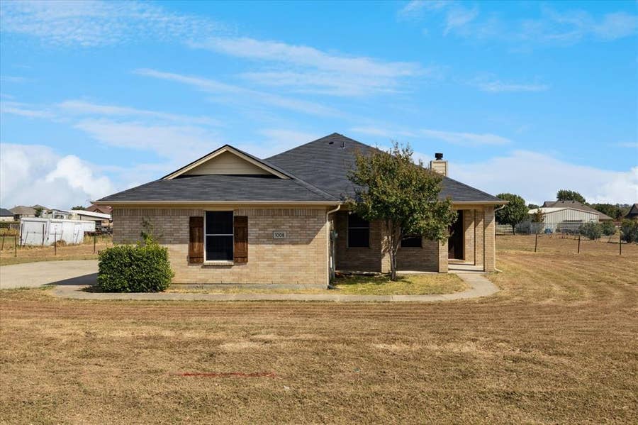 Property photo for 1008 Chestnut Drive, Venus, TX