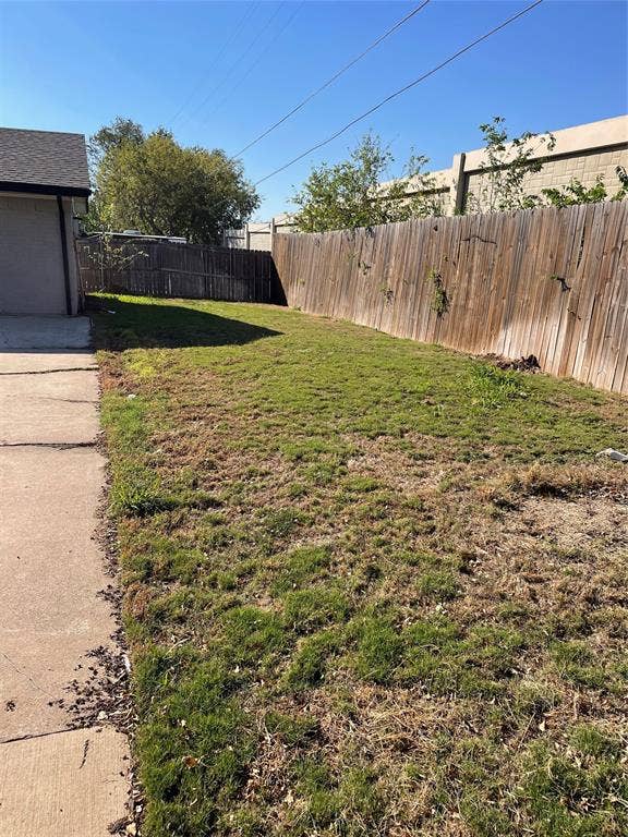 1423 Northridge Drive, Carrollton, TX 75006 Exterior side yard featuring a concrete walkway and wood privacy fencing