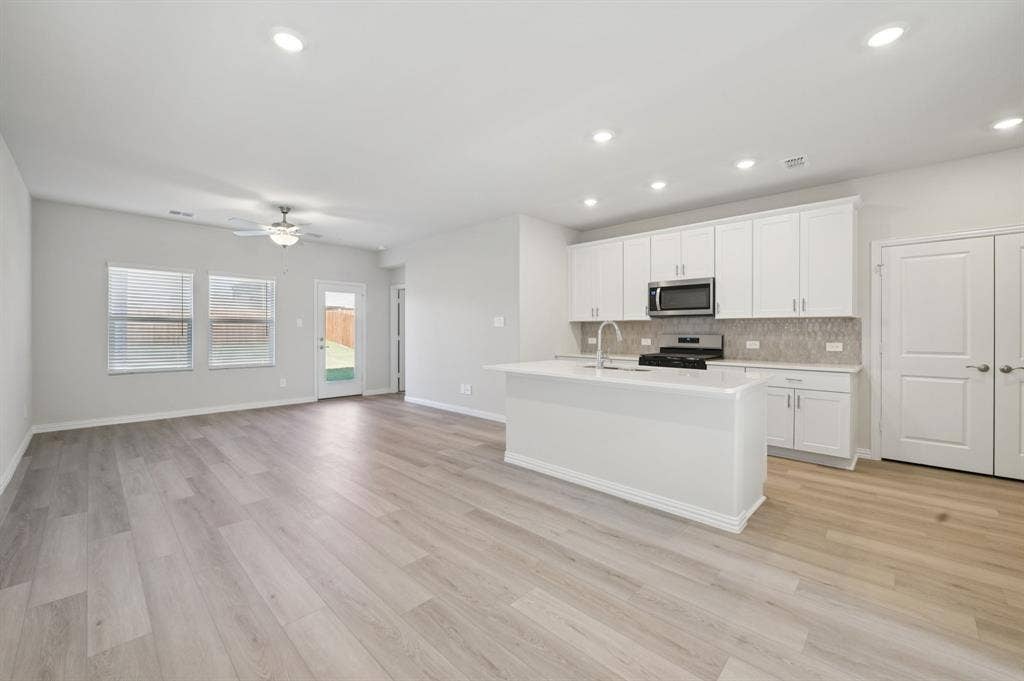 110 Decoursey Drive, Princeton, TX 75071 Photo is not of the actual home, but is an inspirational photo of builder’s model home and may depict options, furnishings, and/or decorator features that are not included.