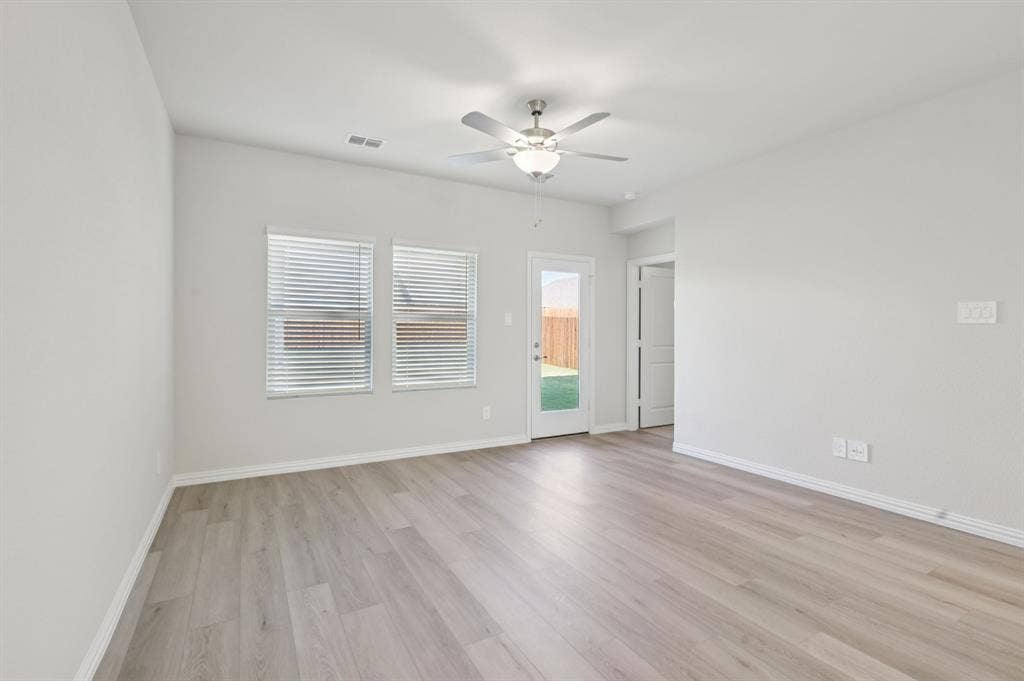 110 Decoursey Drive, Princeton, TX 75071 Photo is not of the actual home, but is an inspirational photo of builder’s model home and may depict options, furnishings, and/or decorator features that are not included.