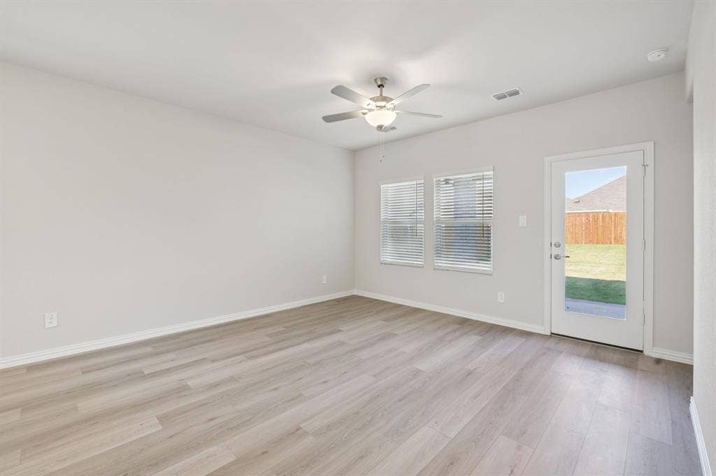 110 Decoursey Drive, Princeton, TX 75071 Photo is not of the actual home, but is an inspirational photo of builder’s model home and may depict options, furnishings, and/or decorator features that are not included.