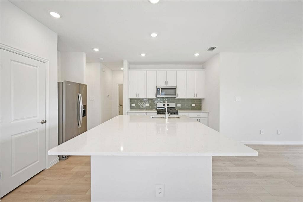 104 Decoursey Drive, Princeton, TX 75071 Photo is not of the actual home, but is an inspirational photo of builder’s model home and may depict options, furnishings, and/or decorator features that are not included.
