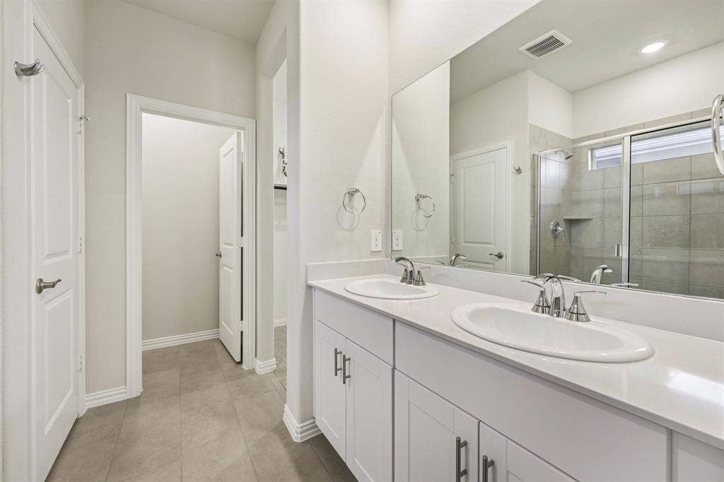 102 Decoursey Drive, Princeton, TX 75071 Photo is not of the actual home, but is an inspirational photo of builder’s model home and may depict options, furnishings, and/or decorator features that are not included.
