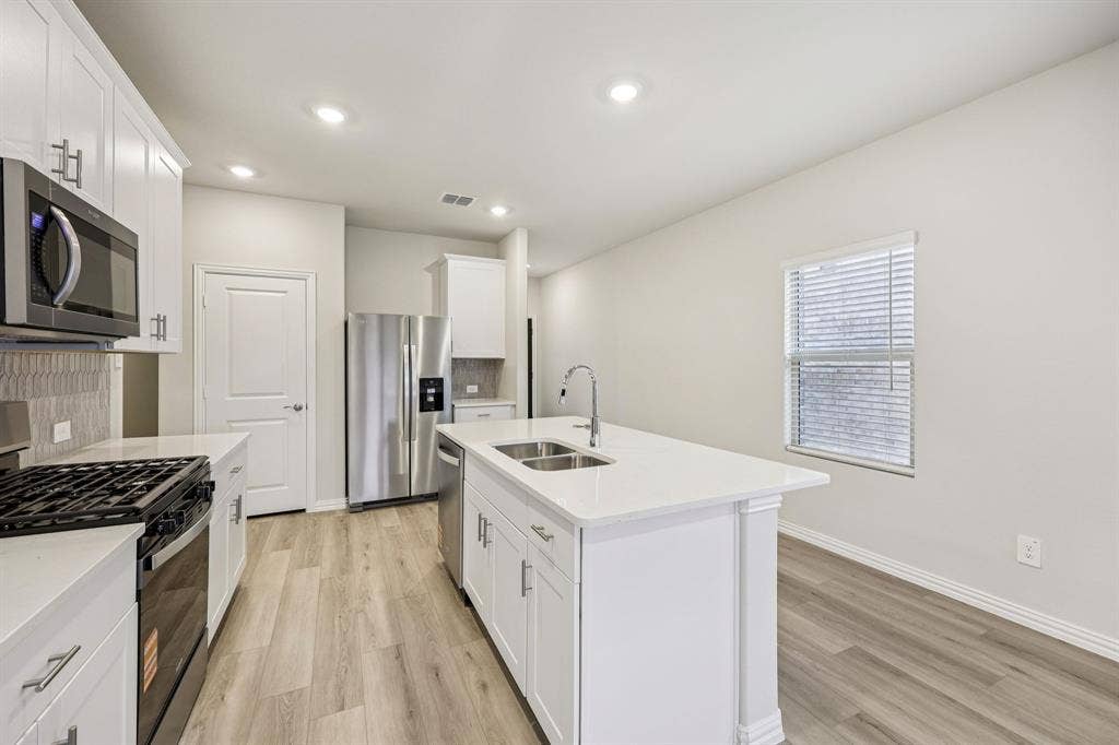 102 Decoursey Drive, Princeton, TX 75071 Photo is not of the actual home, but is an inspirational photo of builder’s model home and may depict options, furnishings, and/or decorator features that are not included.