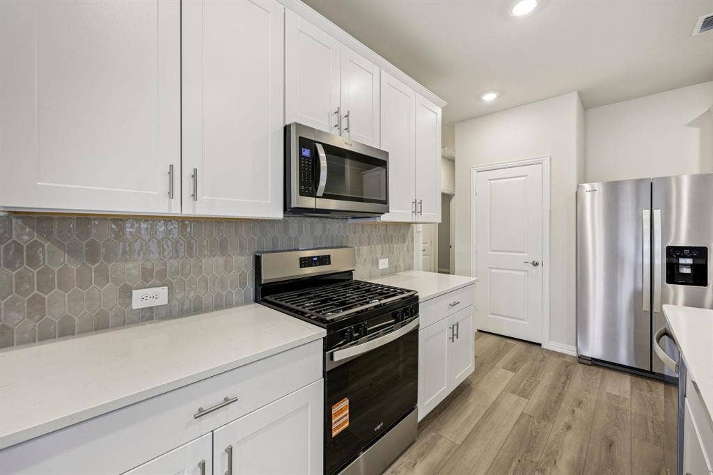 102 Decoursey Drive, Princeton, TX 75071 Photo is not of the actual home, but is an inspirational photo of builder’s model home and may depict options, furnishings, and/or decorator features that are not included.