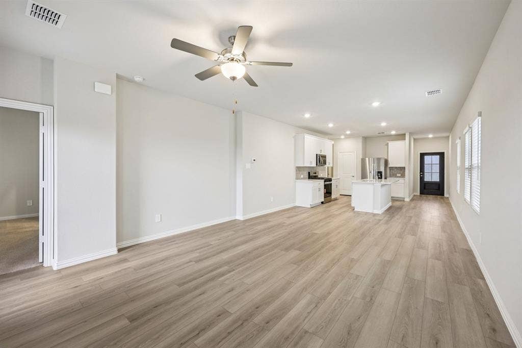 102 Decoursey Drive, Princeton, TX 75071 Photo is not of the actual home, but is an inspirational photo of builder’s model home and may depict options, furnishings, and/or decorator features that are not included.