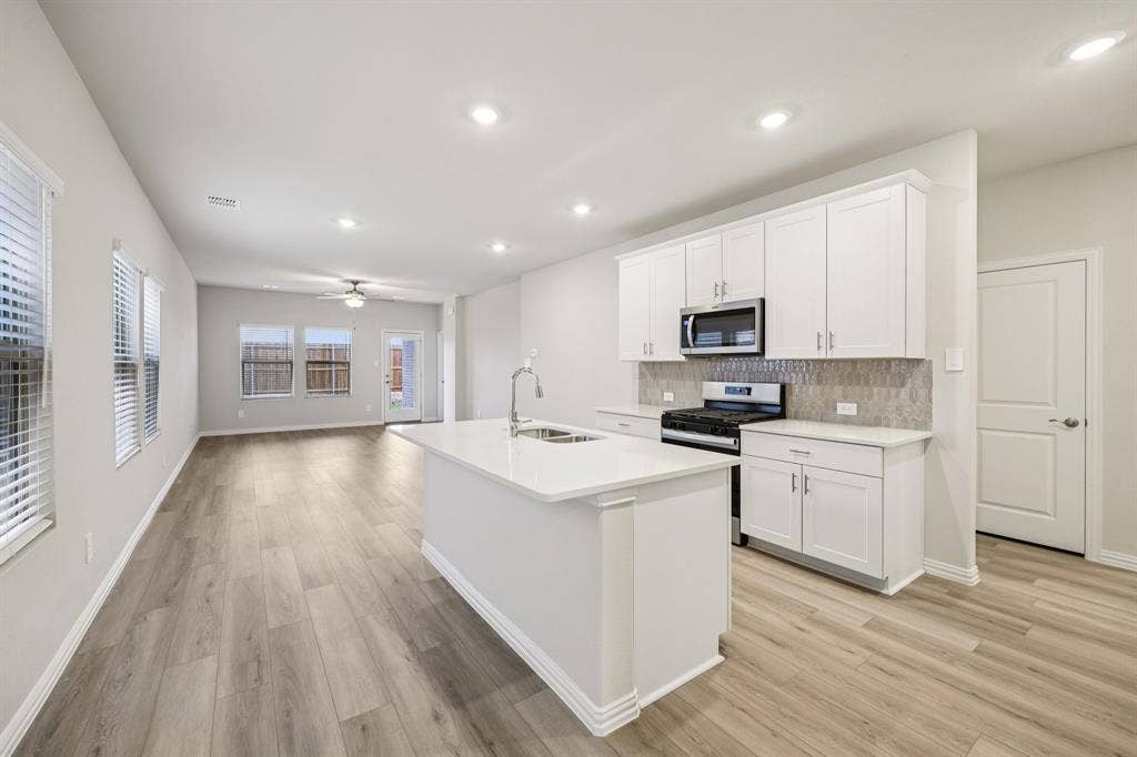 102 Decoursey Drive, Princeton, TX 75071 Photo is not of the actual home, but is an inspirational photo of builder’s model home and may depict options, furnishings, and/or decorator features that are not included.
