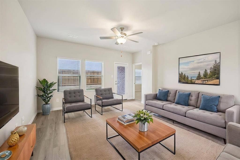 102 Decoursey Drive, Princeton, TX 75071 Photo is not of the actual home, but is an inspirational photo of builder’s model home and may depict options, furnishings, and/or decorator features that are not included.