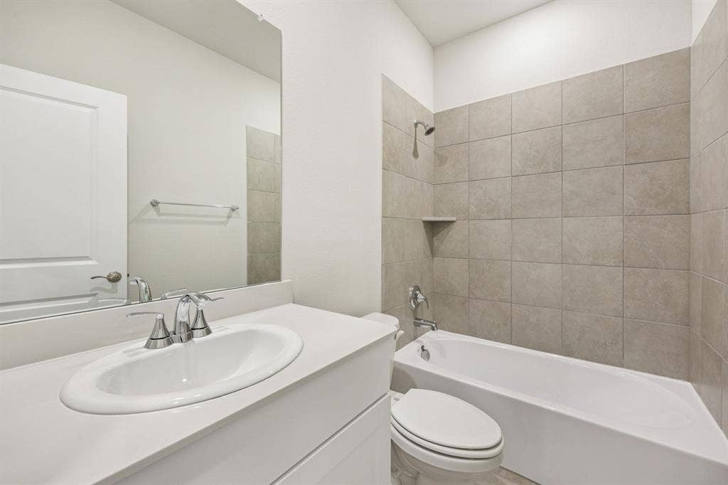 102 Decoursey Drive, Princeton, TX 75071 Photo is not of the actual home, but is an inspirational photo of builder’s model home and may depict options, furnishings, and/or decorator features that are not included.
