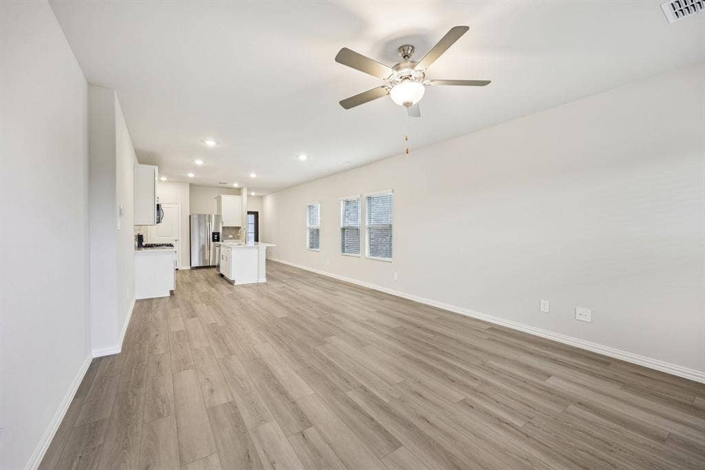 102 Decoursey Drive, Princeton, TX 75071 Photo is not of the actual home, but is an inspirational photo of builder’s model home and may depict options, furnishings, and/or decorator features that are not included.