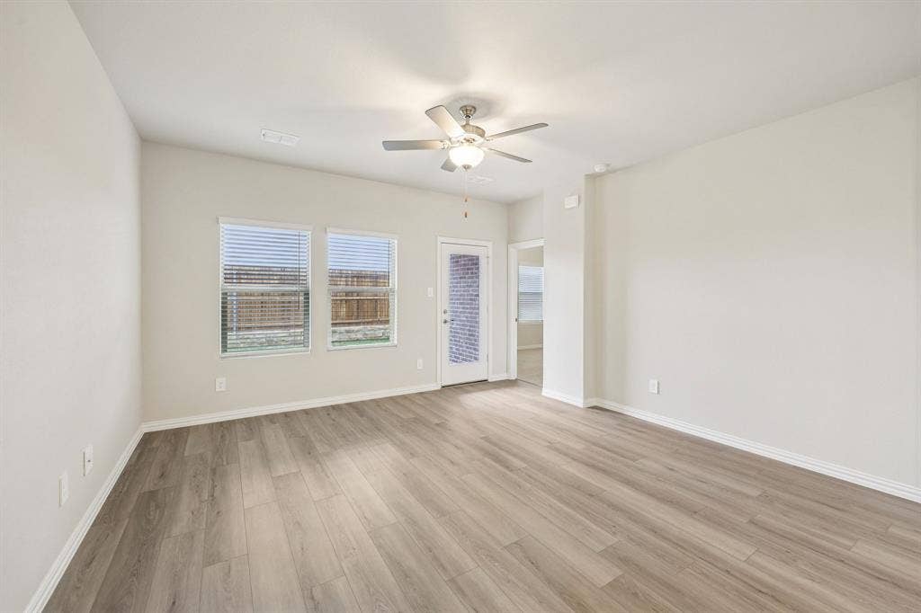 102 Decoursey Drive, Princeton, TX 75071 Photo is not of the actual home, but is an inspirational photo of builder’s model home and may depict options, furnishings, and/or decorator features that are not included.