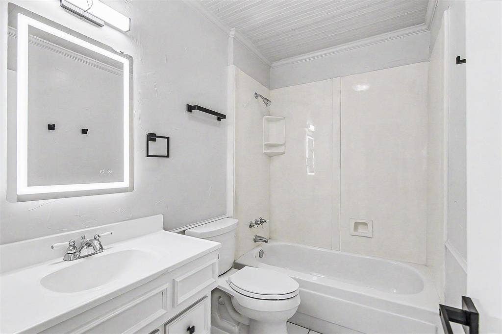 521 Cranbrook Lane, Grand Prairie, TX 75052