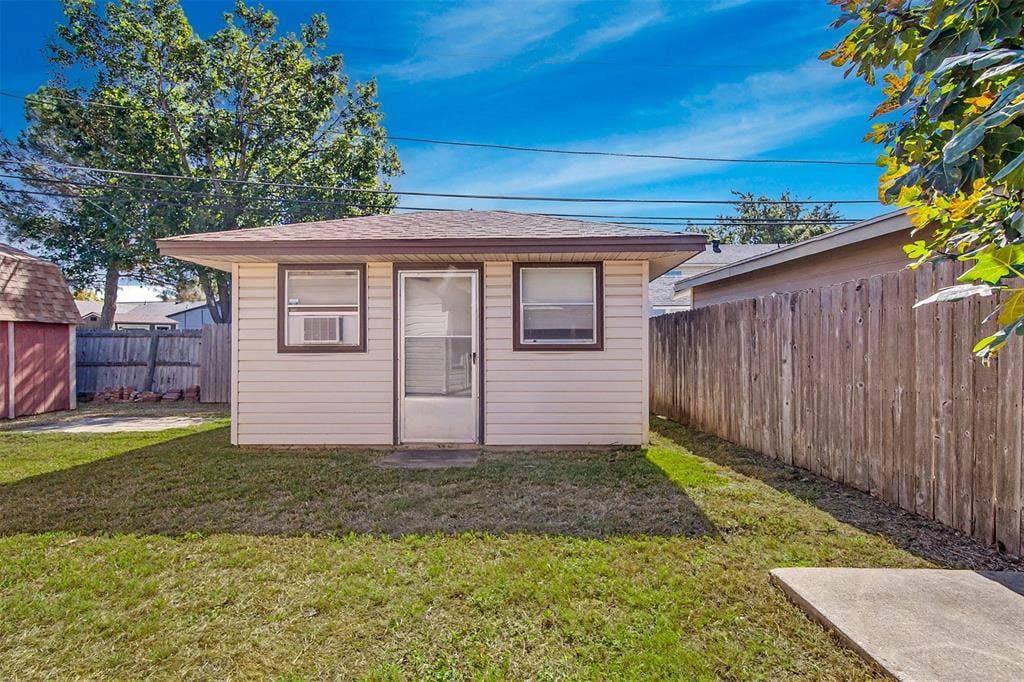 521 Cranbrook Lane, Grand Prairie, TX 75052