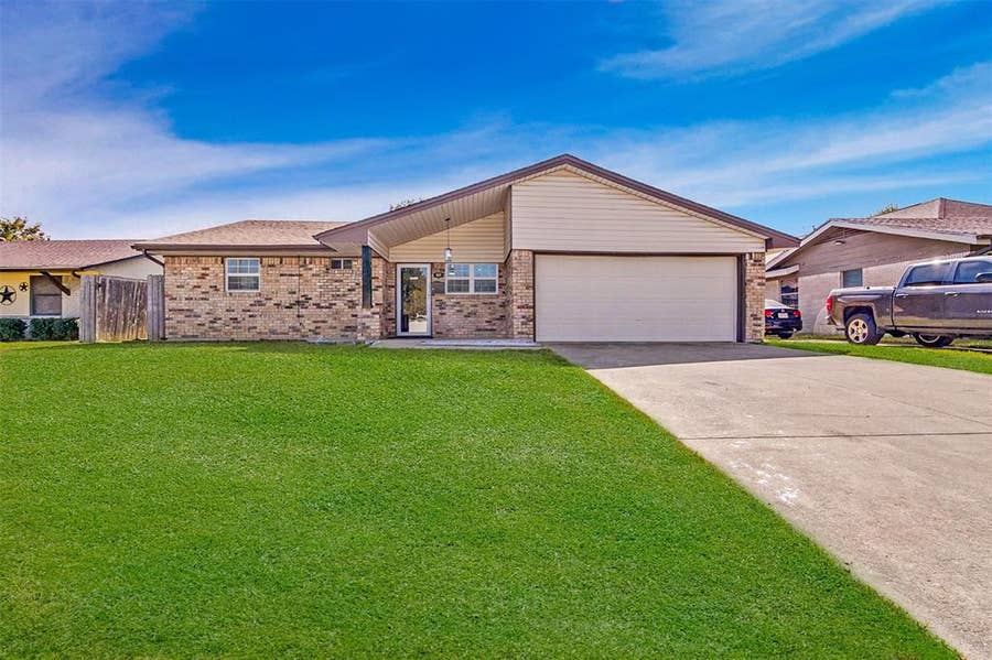 Property photo for 521 Cranbrook Lane, Grand Prairie, TX