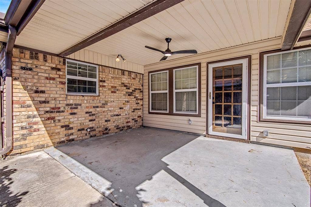 521 Cranbrook Lane, Grand Prairie, TX 75052