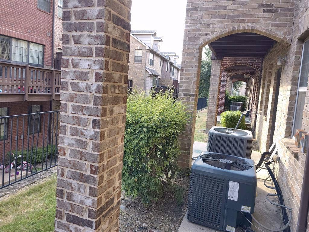 1504 Fox Run Drive, Irving, TX 75063 1504 Fox Run Drive, Irving, TX 75063