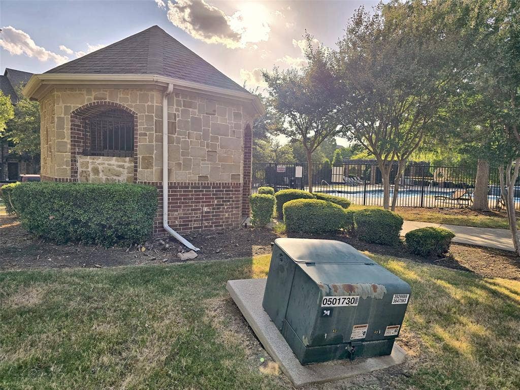 1504 Fox Run Drive, Irving, TX 75063 1504 Fox Run Drive, Irving, TX 75063
