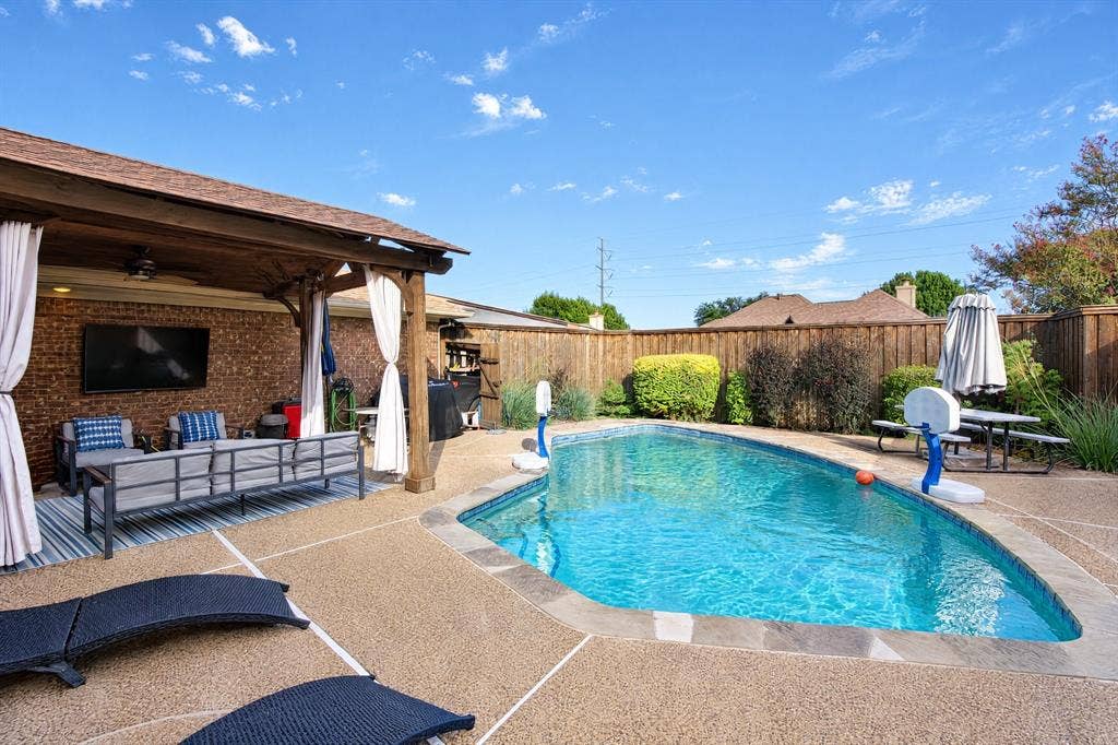 2910 Baron Drive, Garland, TX 75040