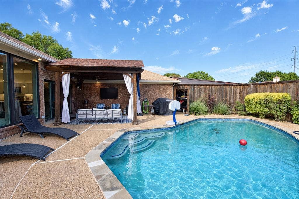 2910 Baron Drive, Garland, TX 75040