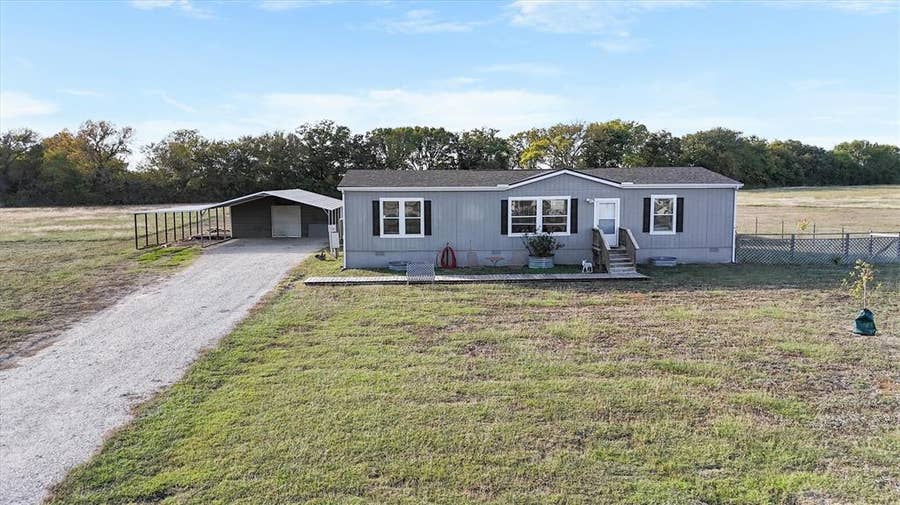 Property photo for 485 County Road 4927, Trenton, TX