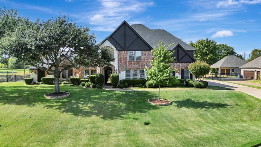 Property photo for 124 Vermilion Court, Southlake, TX