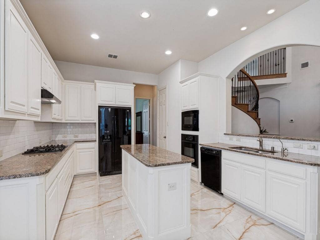 8723 Sherwood Drive, Frisco, TX 75035 8723 Sherwood Drive, Frisco, TX 75035