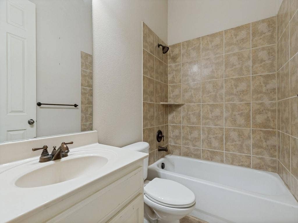 8723 Sherwood Drive, Frisco, TX 75035 8723 Sherwood Drive, Frisco, TX 75035