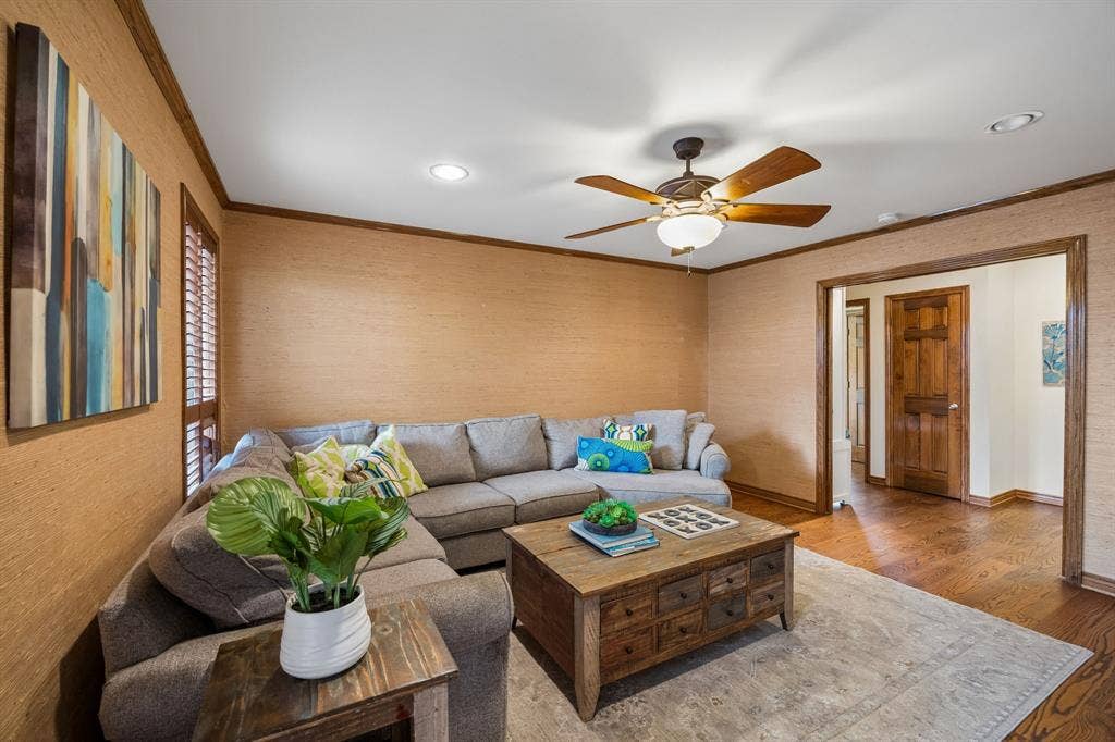 9624 Greensprint Drive, Dallas, TX 75238 9624 Greensprint Drive, Dallas, TX 75238