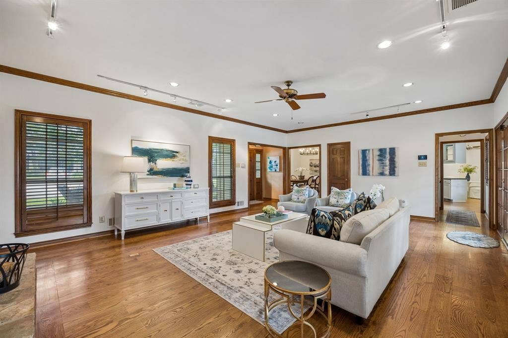 9624 Greensprint Drive, Dallas, TX 75238 9624 Greensprint Drive, Dallas, TX 75238