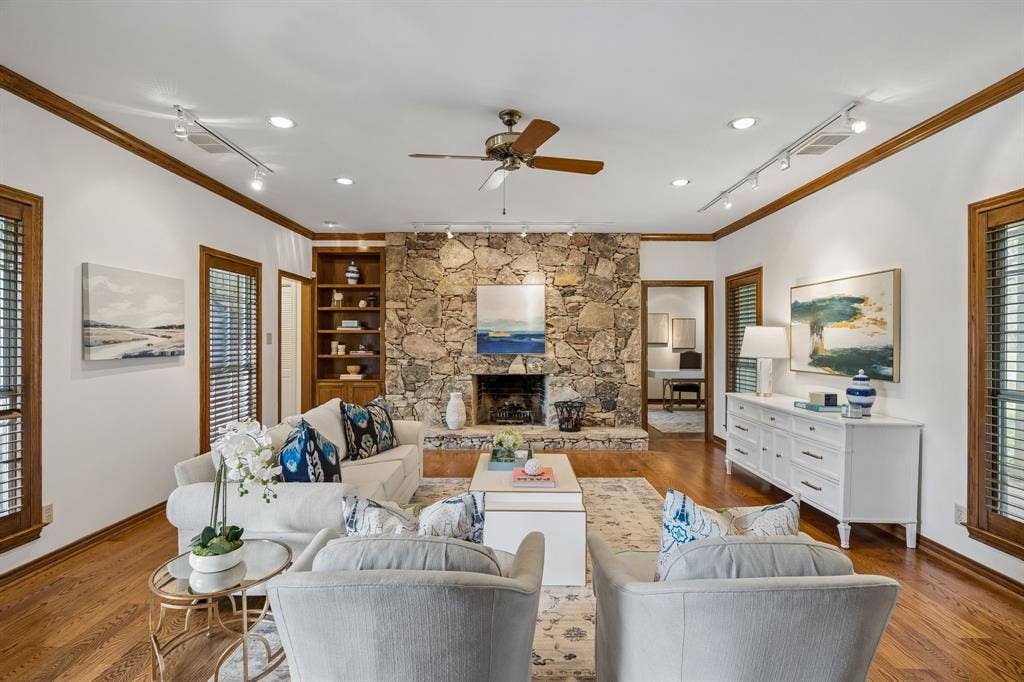 9624 Greensprint Drive, Dallas, TX 75238 9624 Greensprint Drive, Dallas, TX 75238