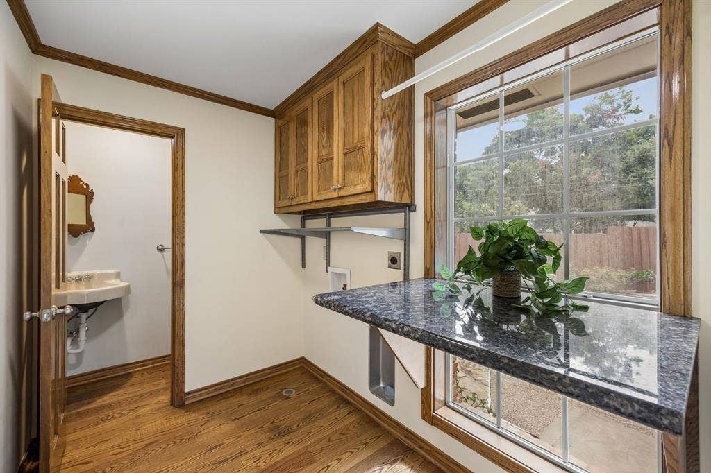 9624 Greensprint Drive, Dallas, TX 75238 9624 Greensprint Drive, Dallas, TX 75238