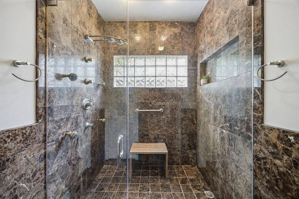 9624 Greensprint Drive, Dallas, TX 75238 9624 Greensprint Drive, Dallas, TX 75238
