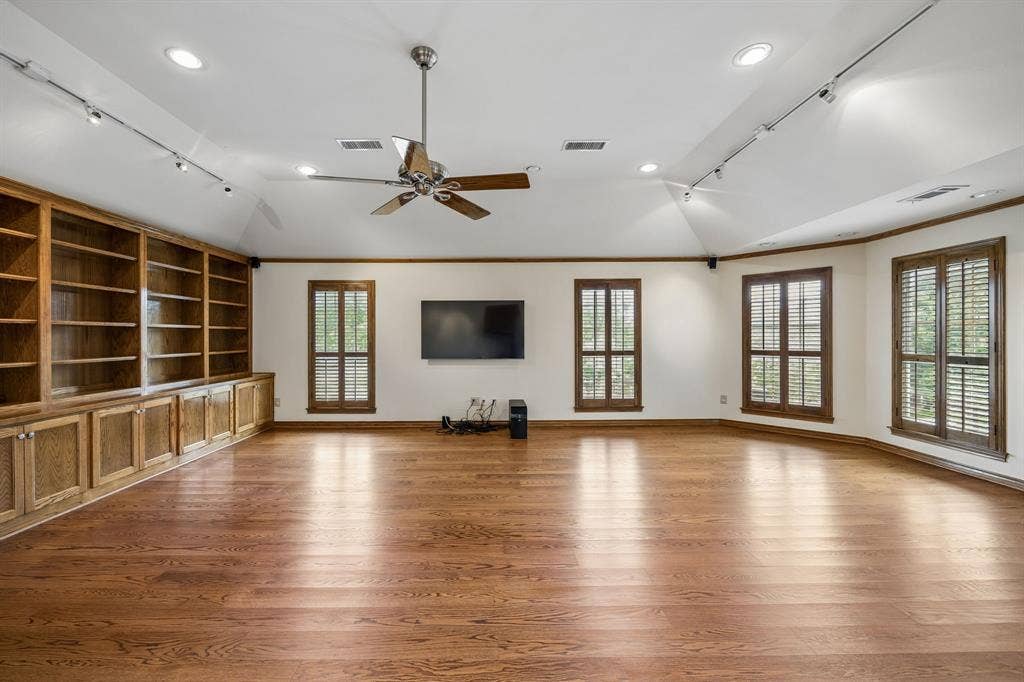9624 Greensprint Drive, Dallas, TX 75238 9624 Greensprint Drive, Dallas, TX 75238