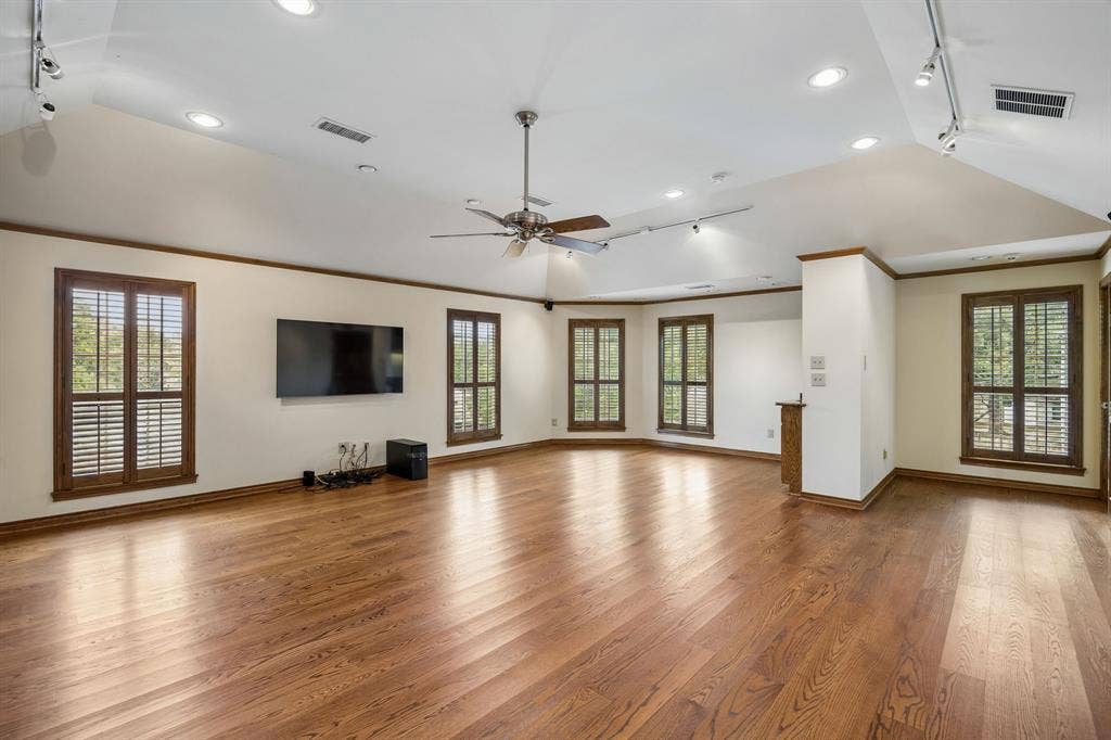 9624 Greensprint Drive, Dallas, TX 75238 9624 Greensprint Drive, Dallas, TX 75238