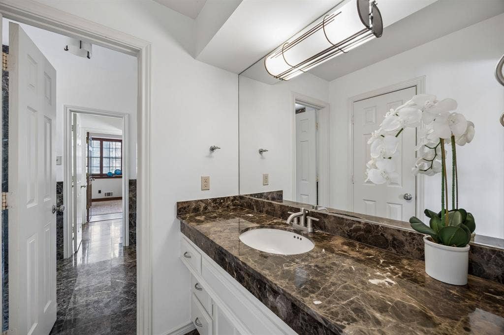 9624 Greensprint Drive, Dallas, TX 75238 9624 Greensprint Drive, Dallas, TX 75238