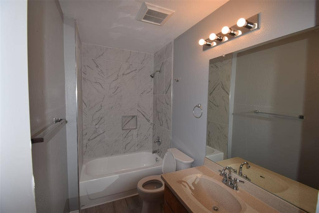 305 E Chestnut Street, Kaufman, TX 75142 305 E Chestnut Street, Kaufman, TX 75142