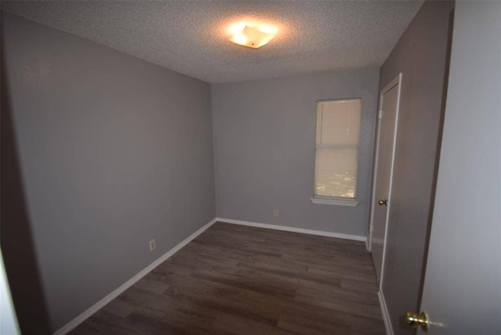 305 E Chestnut Street, Kaufman, TX 75142 305 E Chestnut Street, Kaufman, TX 75142