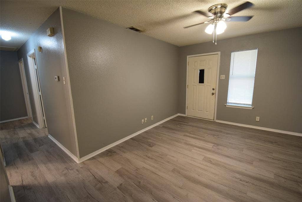 305 E Chestnut Street, Kaufman, TX 75142 305 E Chestnut Street, Kaufman, TX 75142