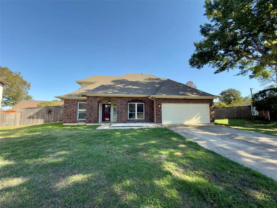 Property photo for 5609 Farris Drive, Arlington, TX