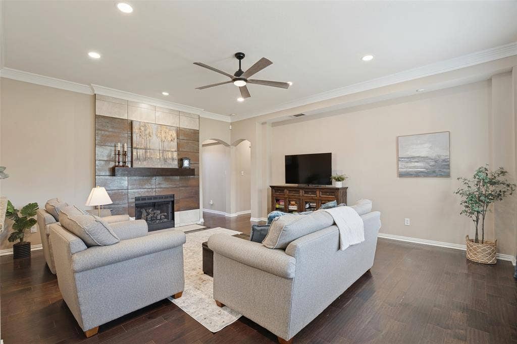 909 Palm Desert Drive, Garland, TX 75044