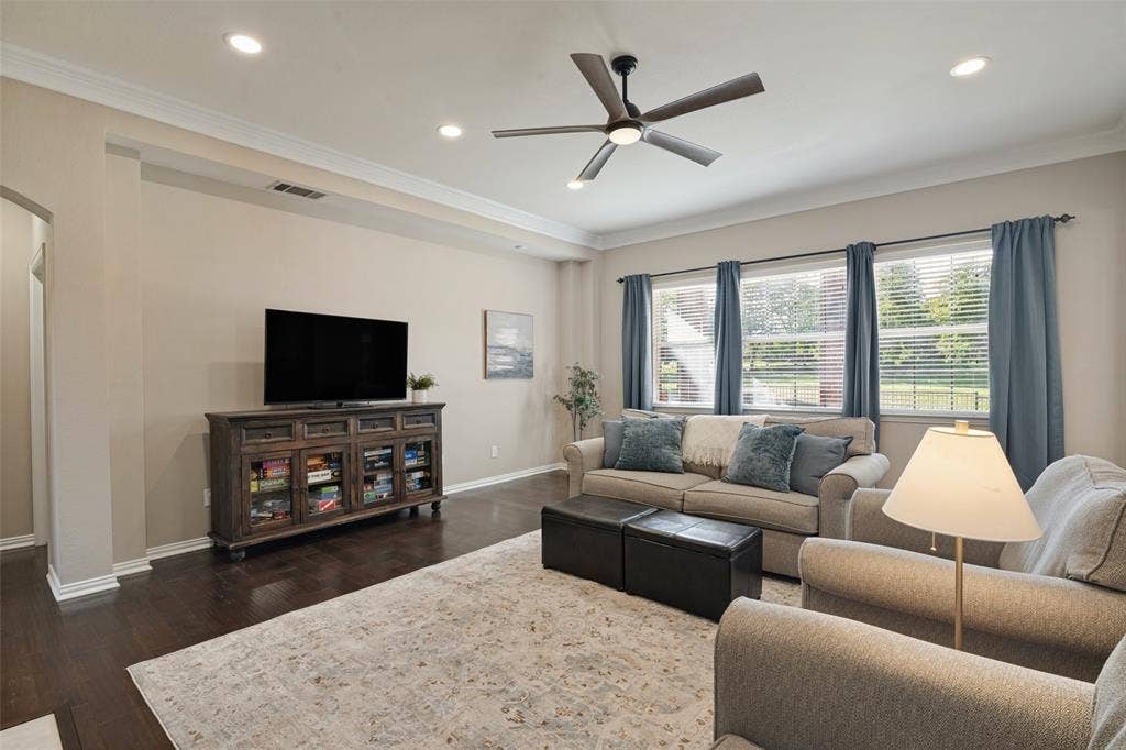 909 Palm Desert Drive, Garland, TX 75044