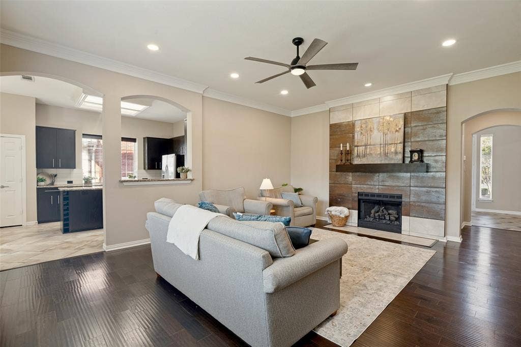 909 Palm Desert Drive, Garland, TX 75044