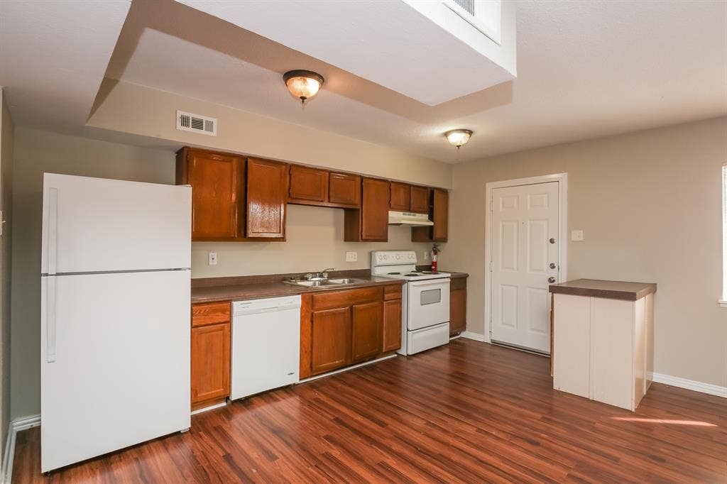 4013 Commonwealth Drive, Garland, TX 75043 4013 Commonwealth Drive, Garland, TX 75043
