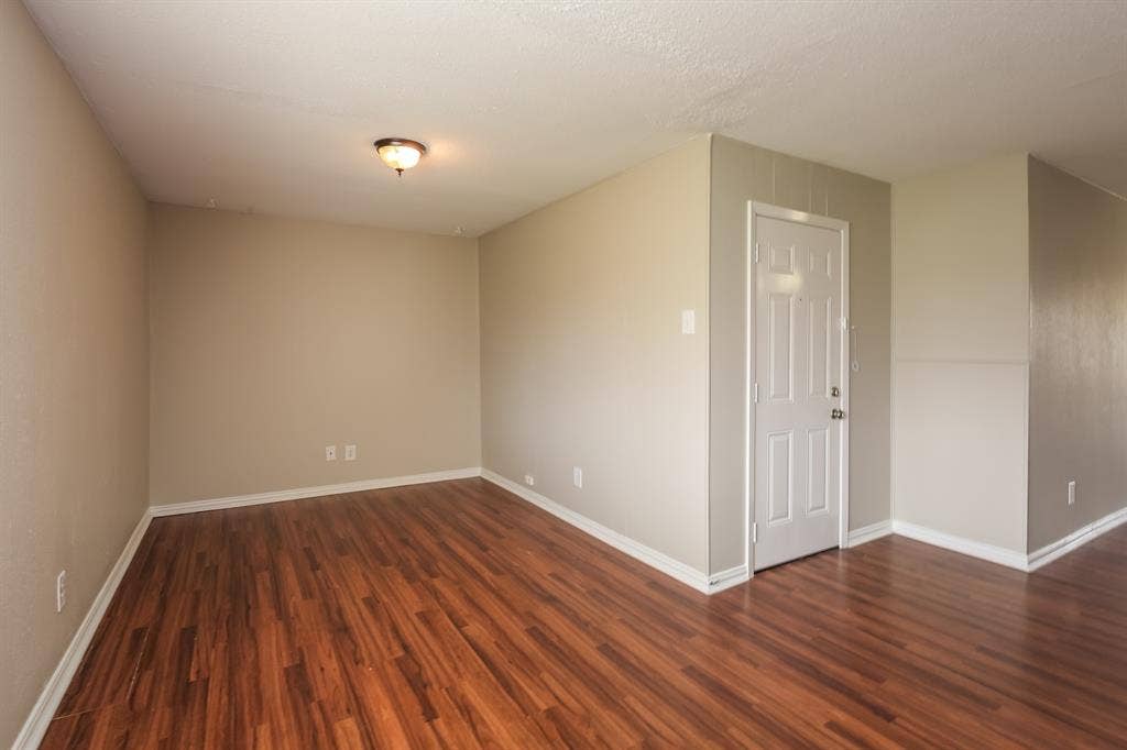 4013 Commonwealth Drive, Garland, TX 75043 4013 Commonwealth Drive, Garland, TX 75043